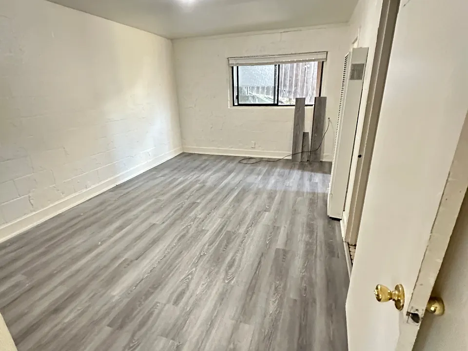 156 W Baxter St #158
