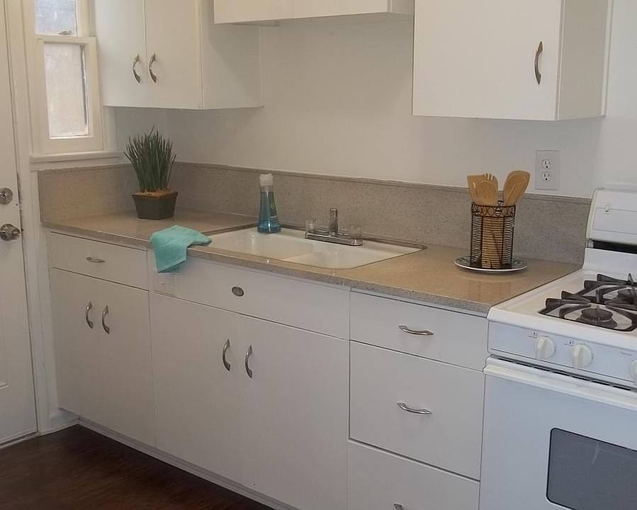 1st image of 541 W Flora St