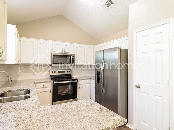 5th image of 1008 Pierce Arrow Dr