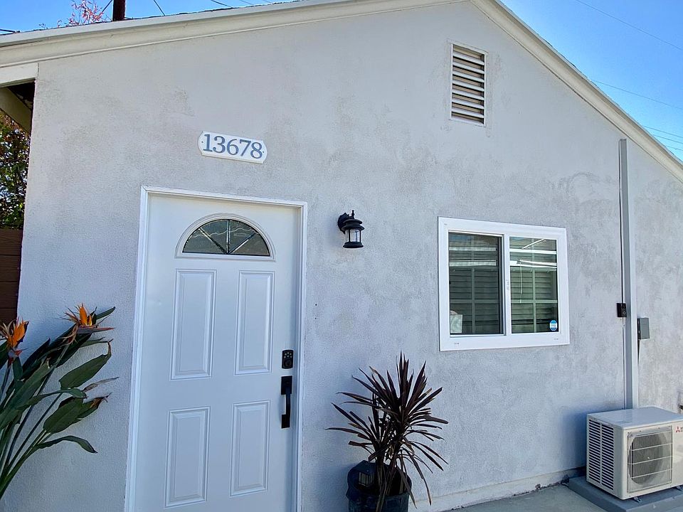 1st image of 13678 Kagel Canyon St