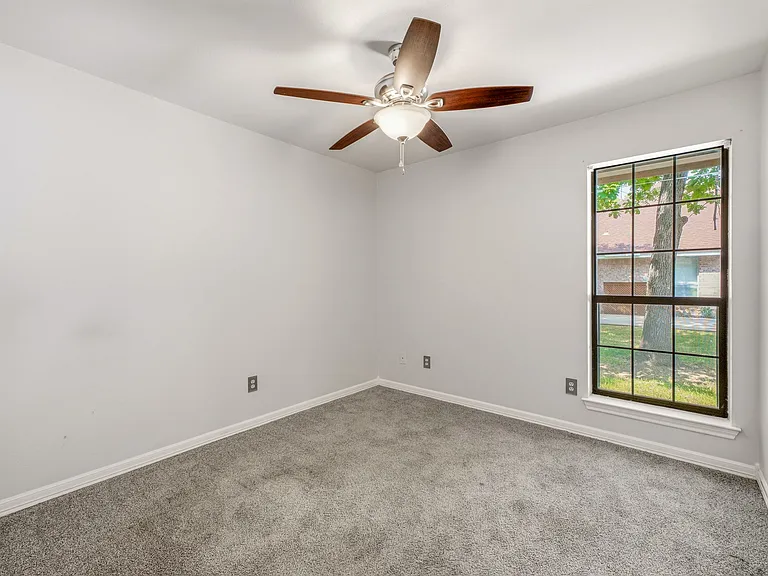 6023 Melrose Cir — Photo 12