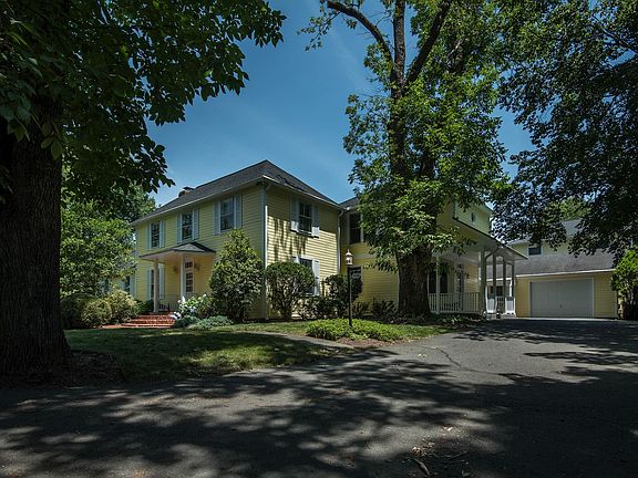 4th image of 9004 Old Dominion Dr