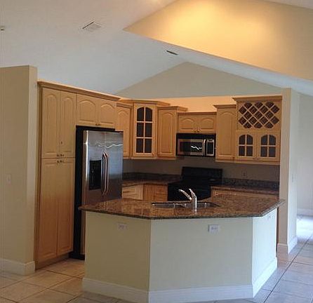 4th image of 16222 NW 14th Ct