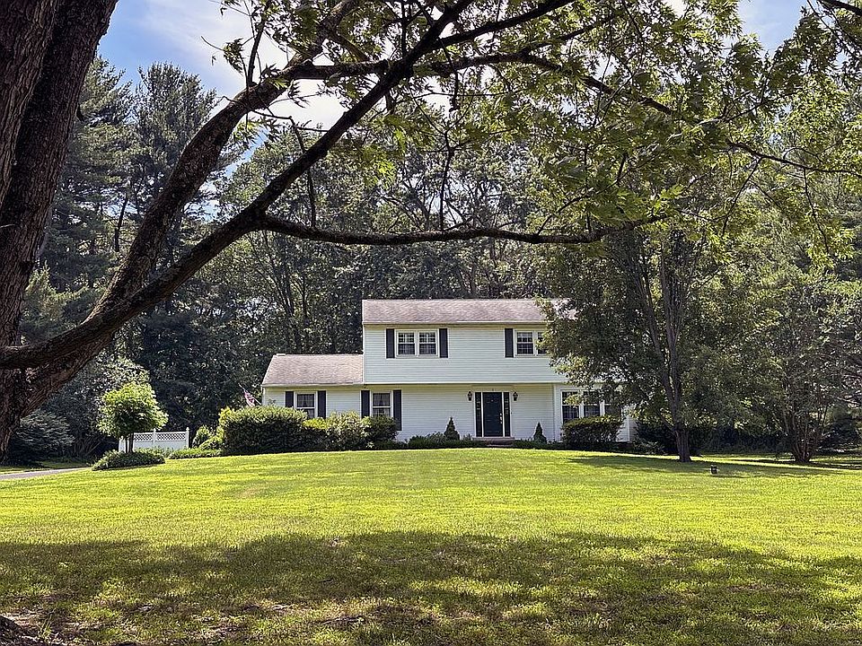 1st image of 5 Woodbine Cir