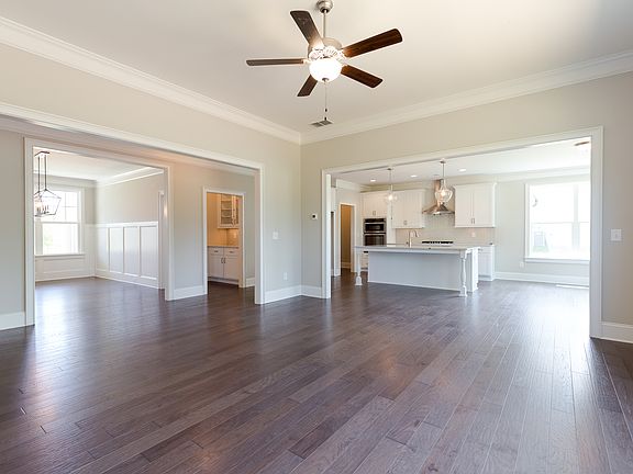 4th image of 140 Sierra Cir