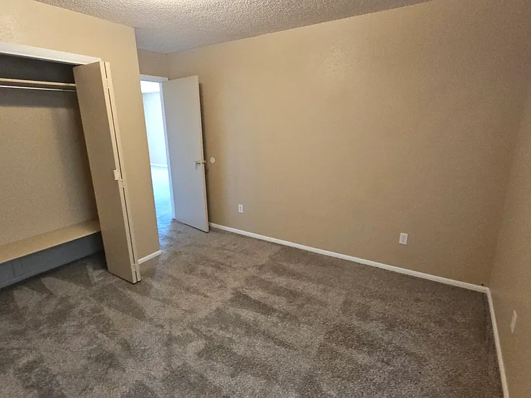 128 Rhea Ln — Photo 12