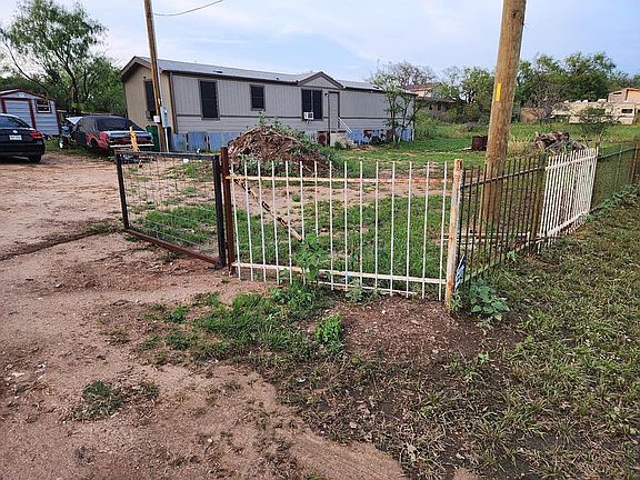 2nd image of 420 Breezy Ln