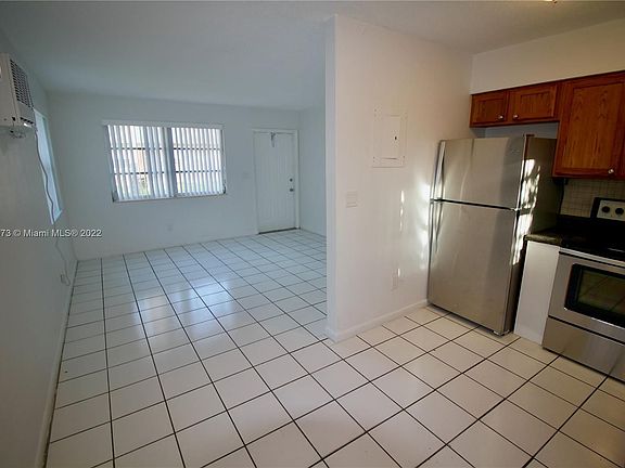 5th image of 875 NE 39th St #875