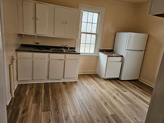 3rd image of 305 N Leslie St Unit B