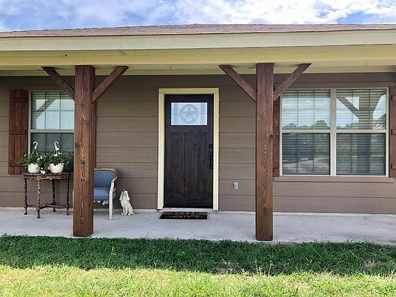 3rd image of 214 Oakley Cir