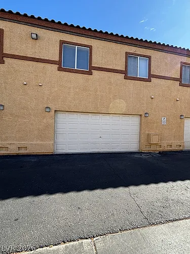 4915 E Russell Rd Photo 1
