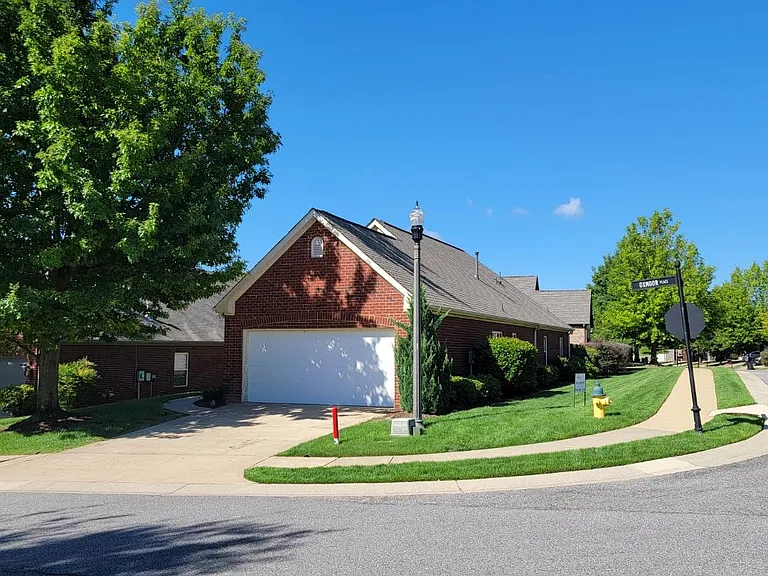 200 Oxmoor Pl — Photo 1