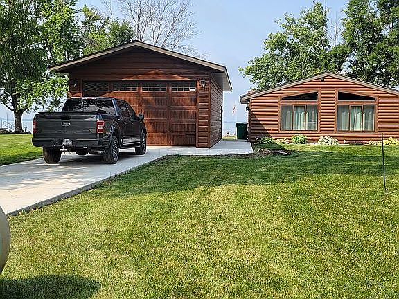 2nd image of 180 E Lake Dr