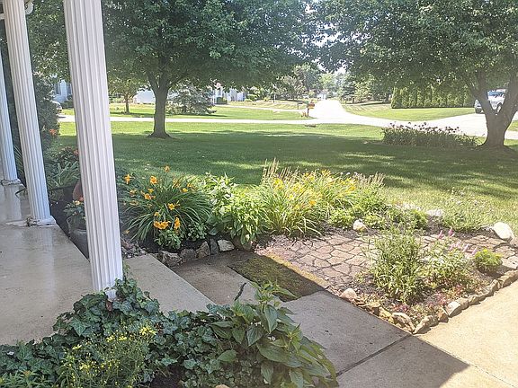 3rd image of 58400 Debra Dr