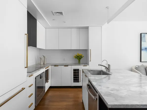 610 Warren Street image 4 of 16