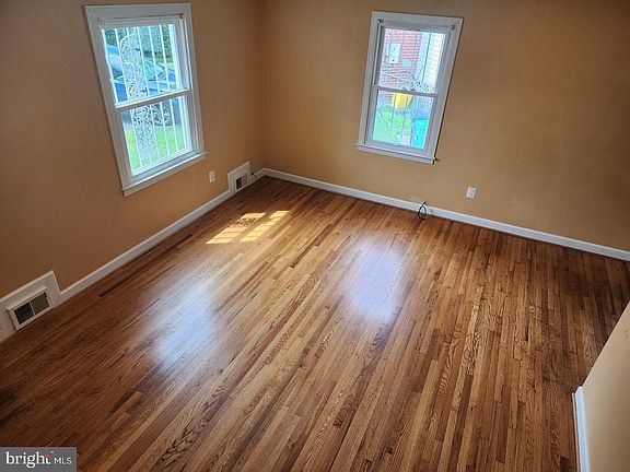 2nd image of 4541 Akron St
