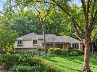 18864 Heathcote Dr, Deephaven, MN 55391