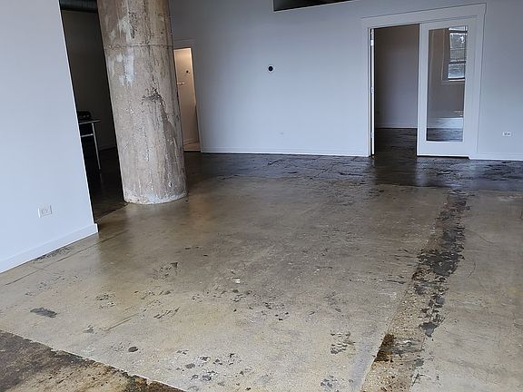 3rd image of 2625 W Washington Blvd #316
