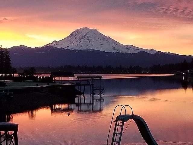 Stunning Mt Ranier view