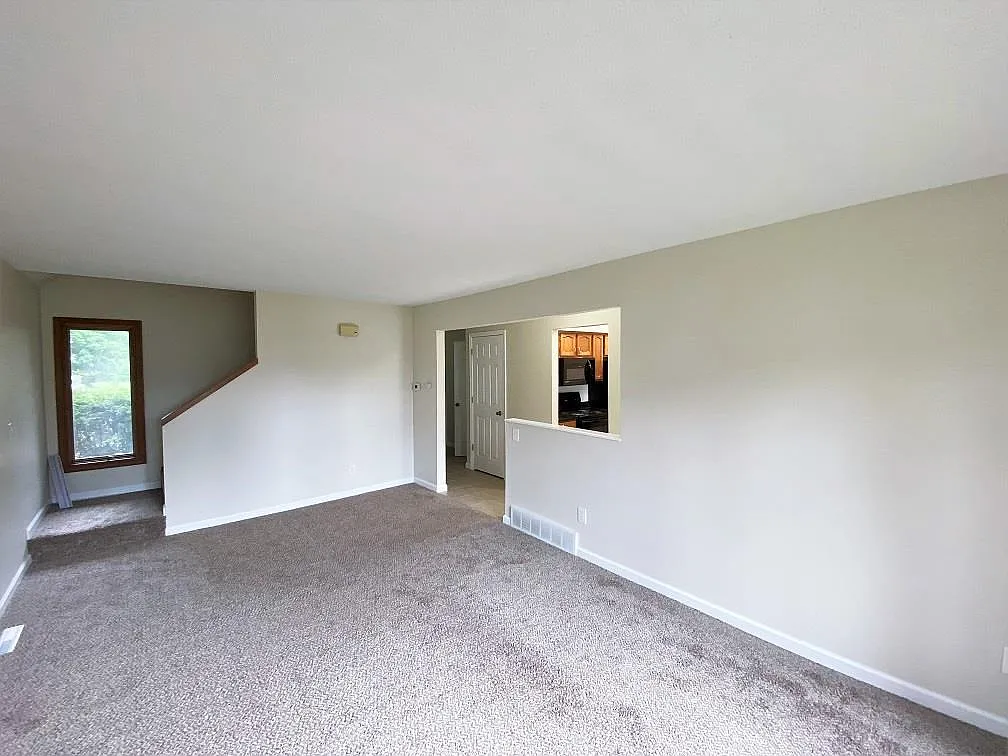 3 bed, 1.5 bath, 1444 sqft, $1,400 — Photo 2