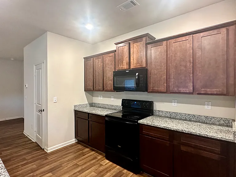916 Independence Ave — Photo 14