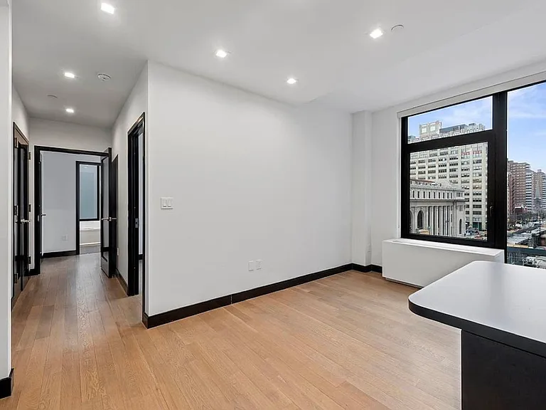 401 W 33rd St #4B — Photo 4