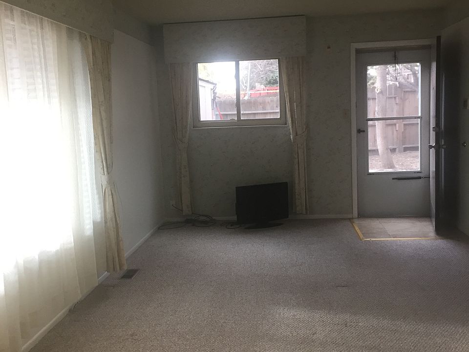 Entrance from garden to living room