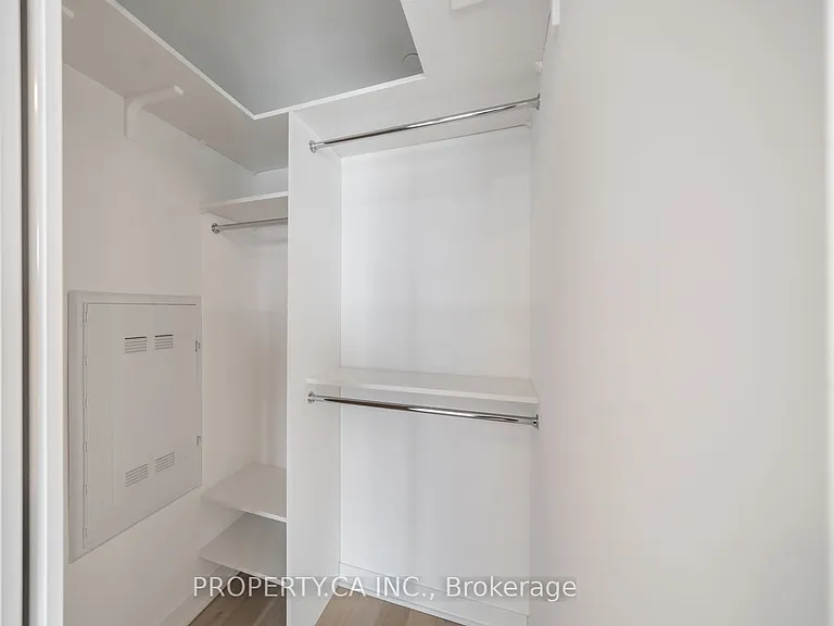 2625 Dundas St W #407 — Photo 14