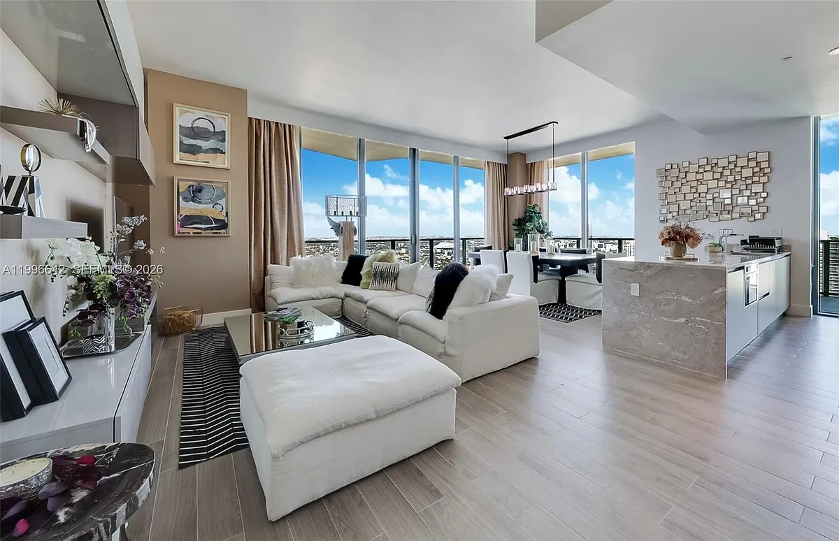 Building Photo - 1300 S Miami Ave #5110