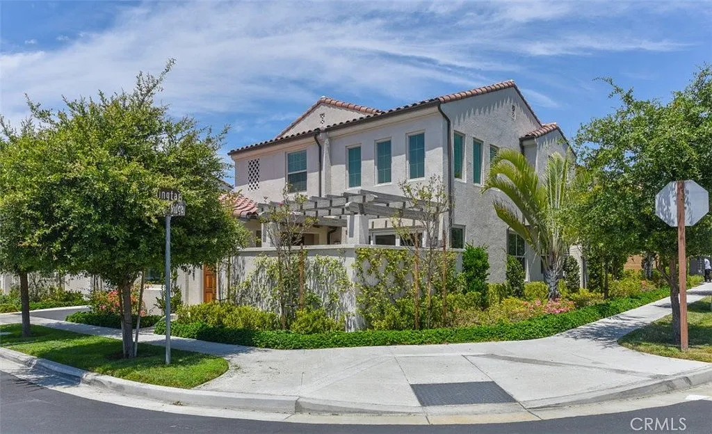 4 bed, 1851 sqft, $5,100 — Photo 2
