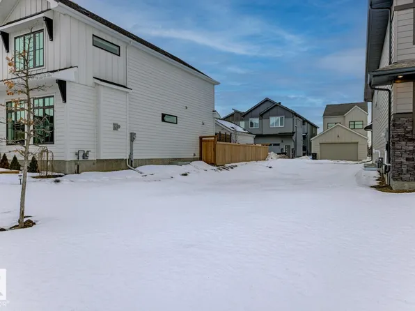 6706 Crawford Way SW, Edmonton, AB T6W 4L7