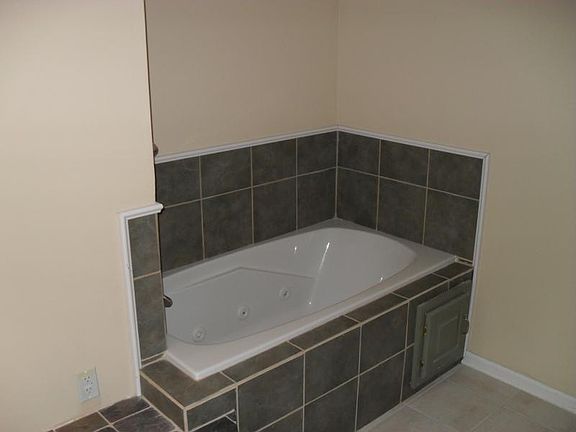 2nd image of 9712 N Montclair Ave