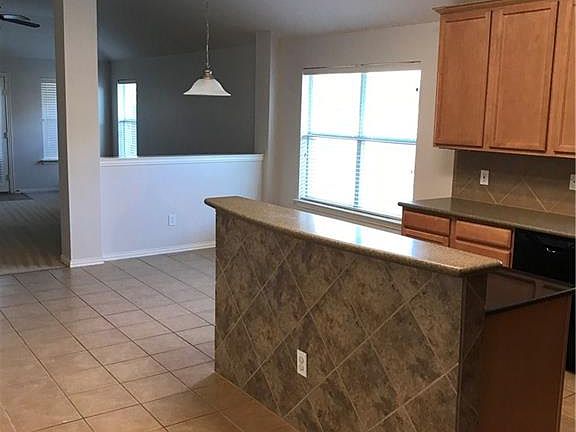 5th image of 1716 Castle Creek Dr