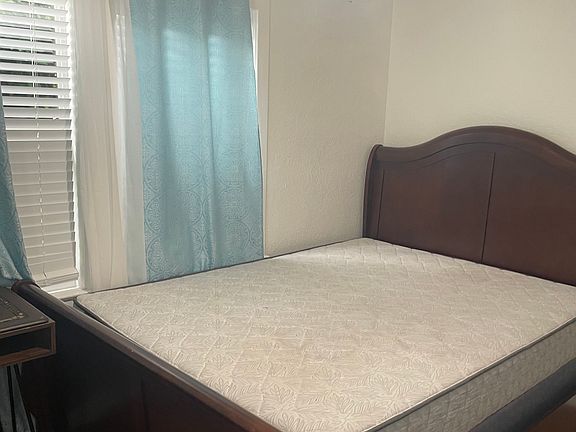 3rd image of 815 Floral Dr