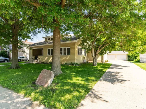 405 G Ave, Grundy Center, IA 50638