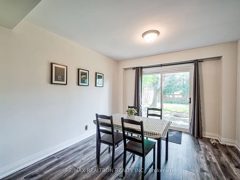 50 Axsmith Cres — Photo 11