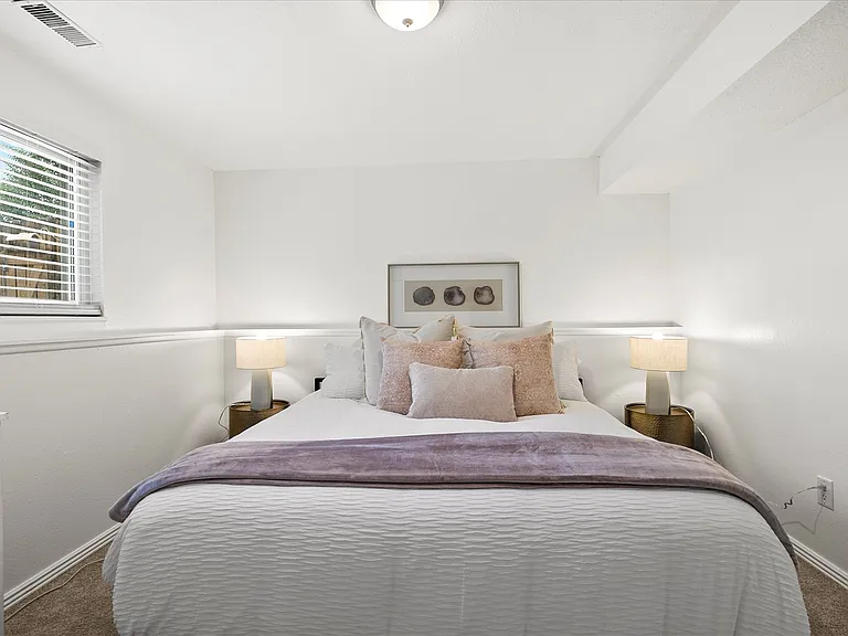 144 Franklyn Ave — Photo 19