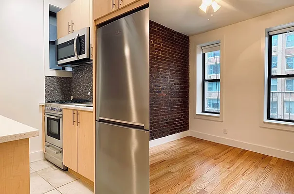 Rented by Quest Realty Sunnyside Corp | media 11