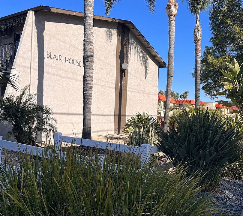 1st image of 1286 N Mollison Ave #10