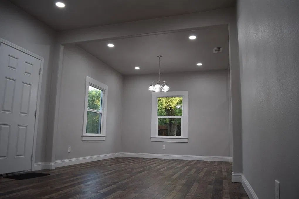 3 bed, 2.5 bath, 1154 sqft, $2,100 — Photo 3