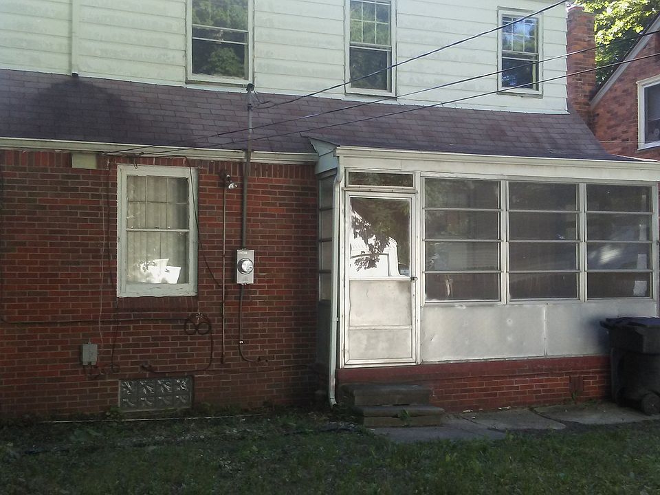2nd image of 16176 Chapel St