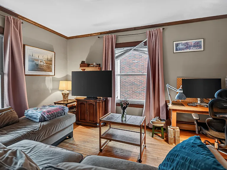820 E Dayton St #1 — Photo 4