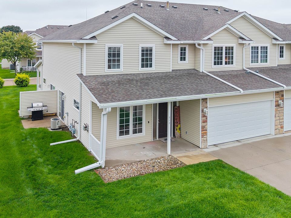 1st image of 842 Red Hawk Way SE