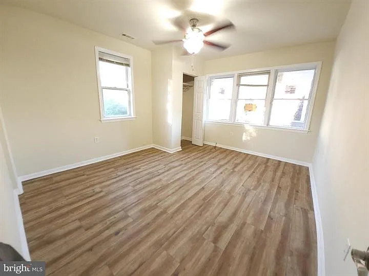 5023 Emo St — Photo 6
