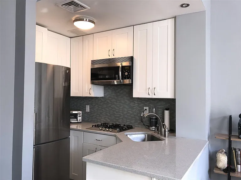 1015 Grand St #1E — Photo 4