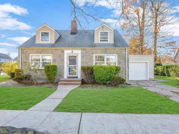 336 1st Street, Mineola, NY 11501