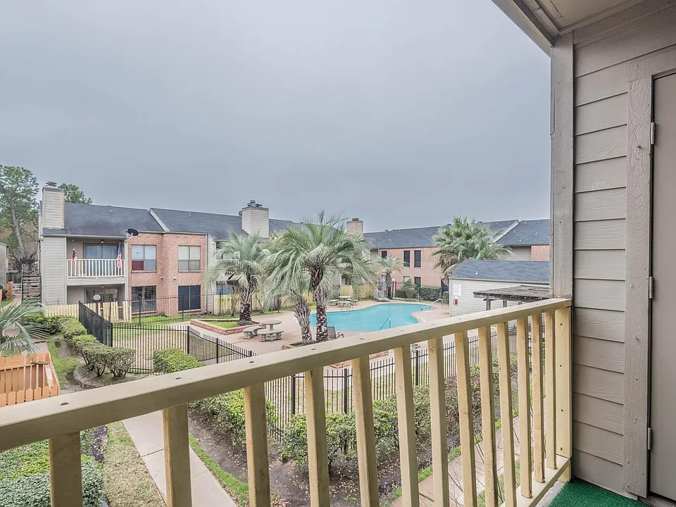 16111 Aspenglen Dr #206