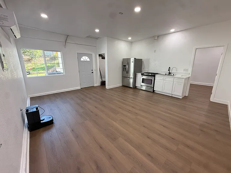 1155 Valencia Rd — Photo 3