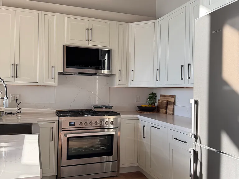 2101 Glenneyre St #C — Photo 5