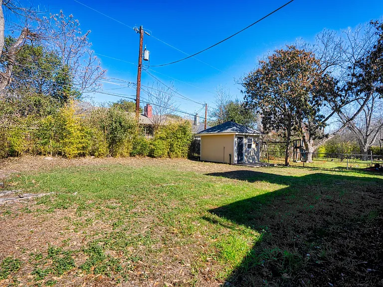 431 Irvington Dr — Photo 24